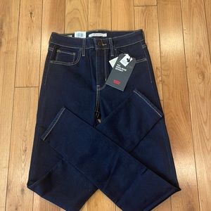 Levi’s High Rise Skinny Jeans (BRAND NEW!)